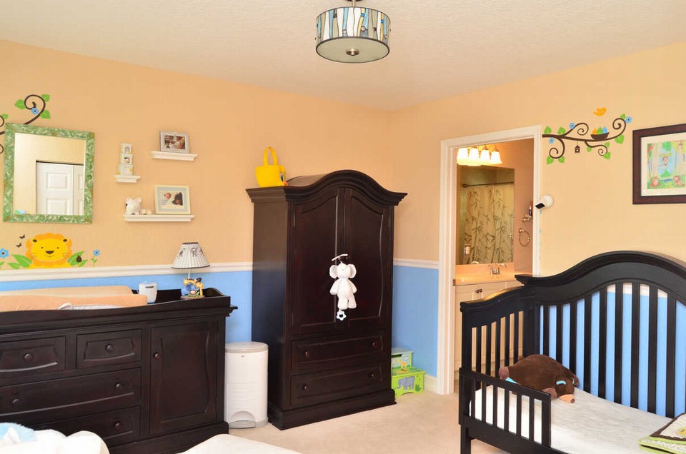 guest room two of the 4 upstairs guest rooms share a jack & jill bathroom with dual sinks.