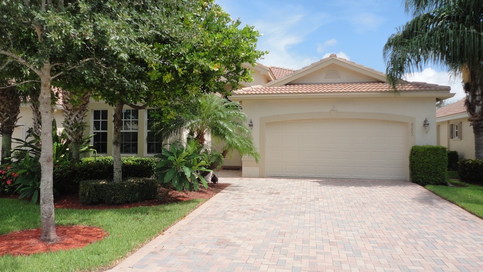 welcome home! this beautiful home in valencia shores features over 2000 square feet and many upgrades.