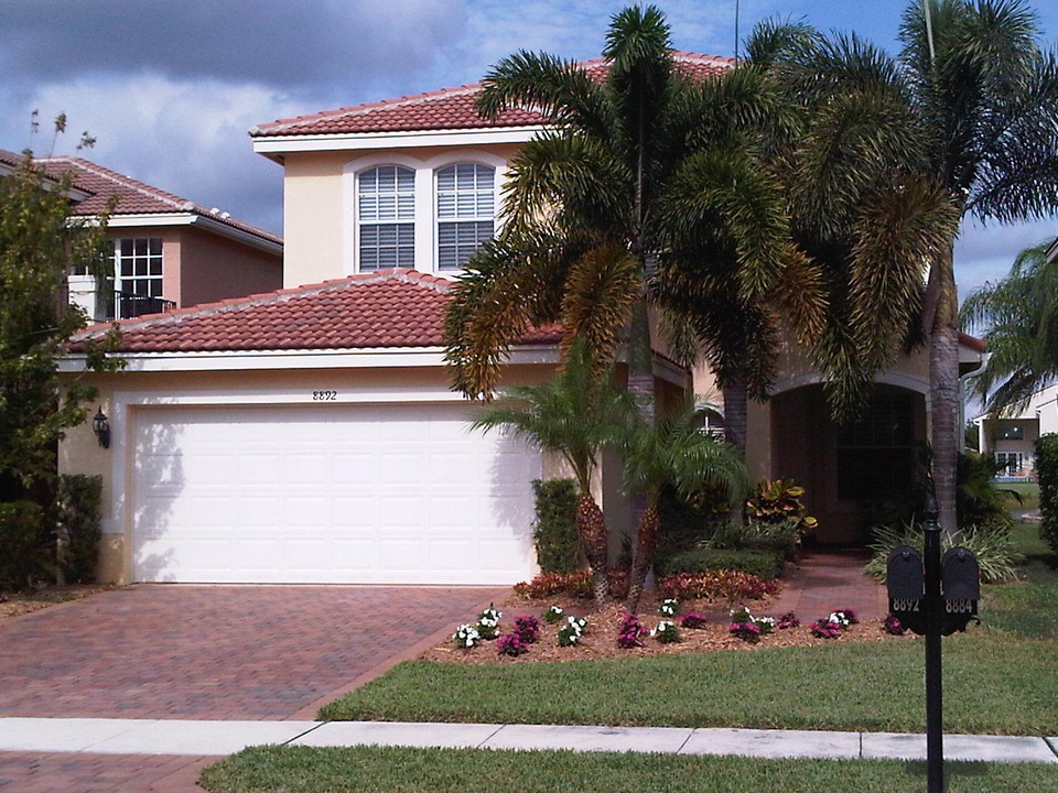 8892 SANDY CREST LANE