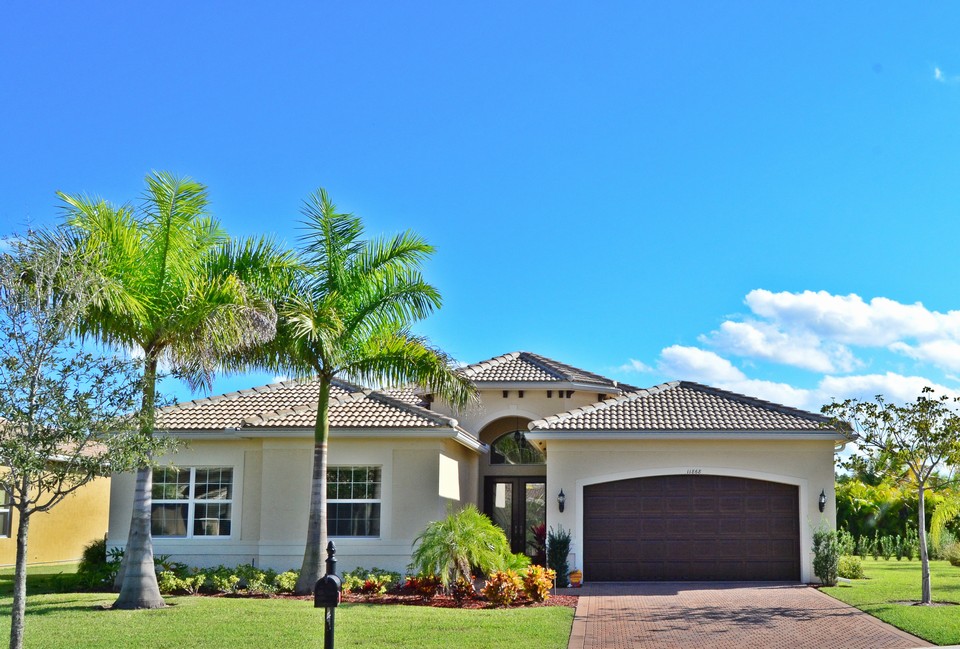 11868 FOX HILL CIRCLE
