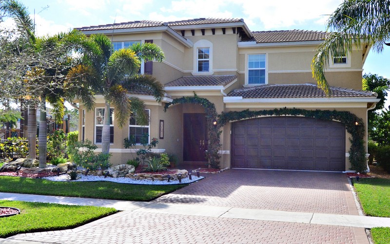 7926 Emerald Winds Circle