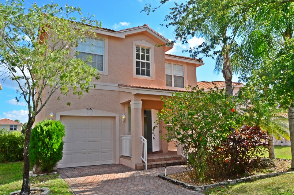 5127 AURORA LAKE CIRCLE