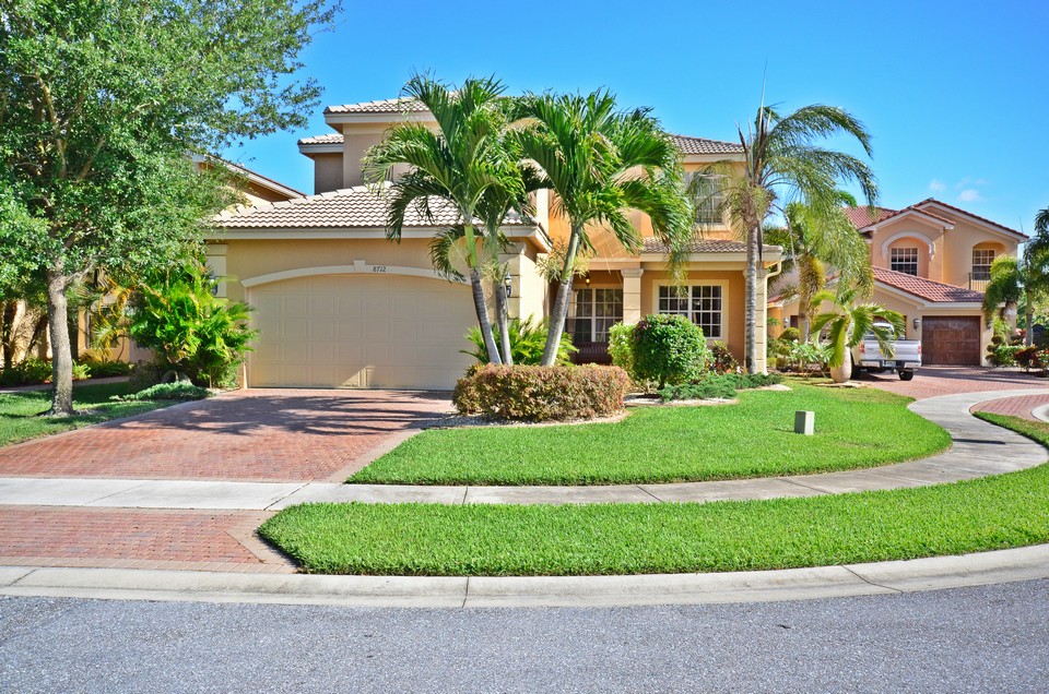 8712 WOODGROVE HARBOR LANE