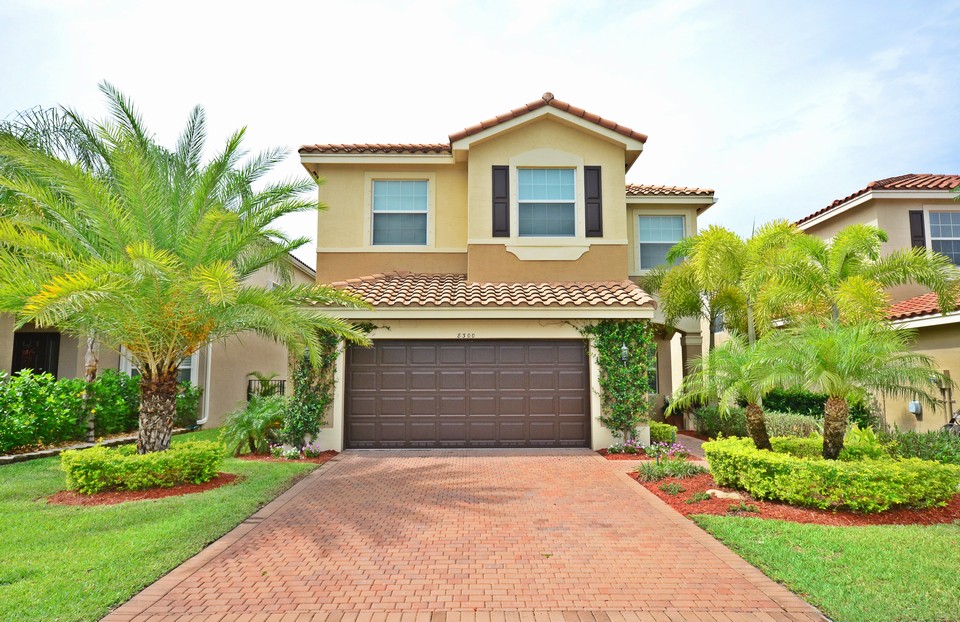 8300 Calabria Lakes Drive