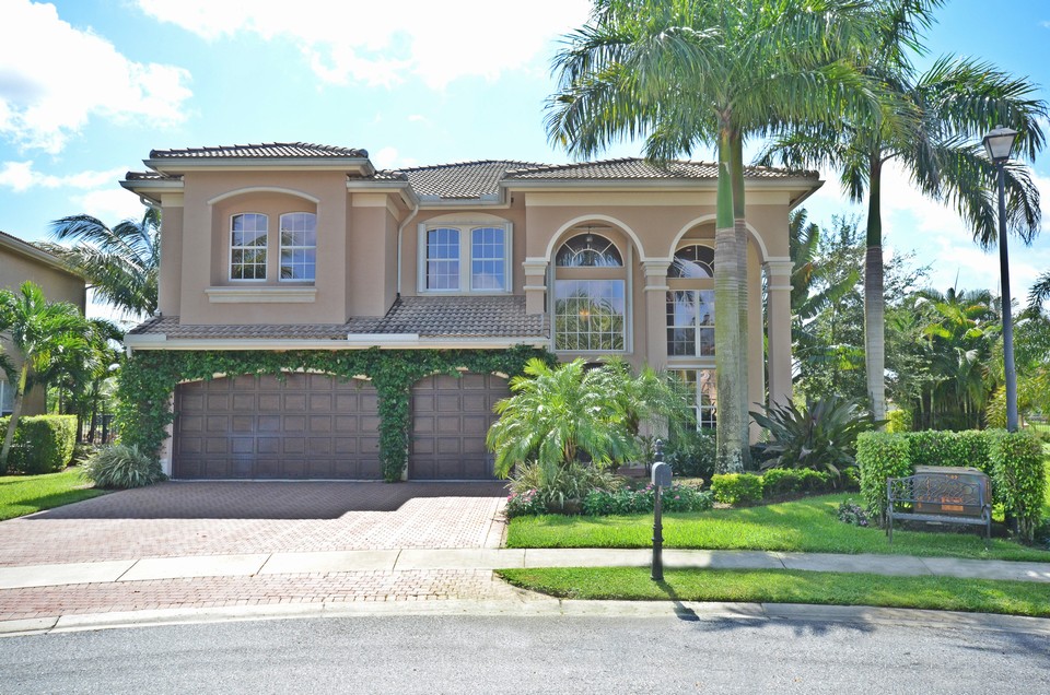 8916 STARHAVEN COVE