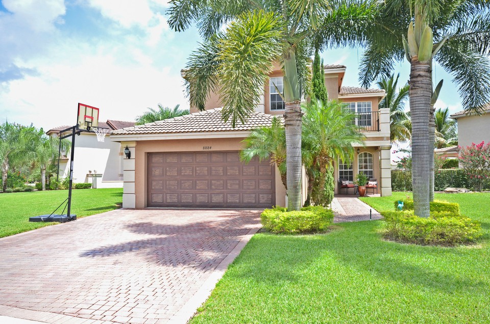 8884 BRIARWOOD MEADOW LANE