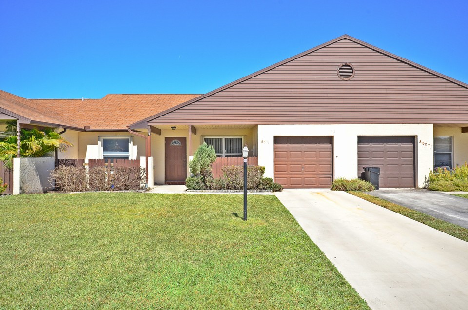 8511 LAKE POINT COURT