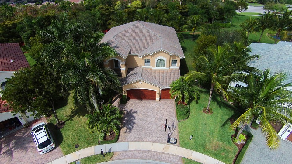 8927 ROCKRIDGE GLEN COVE