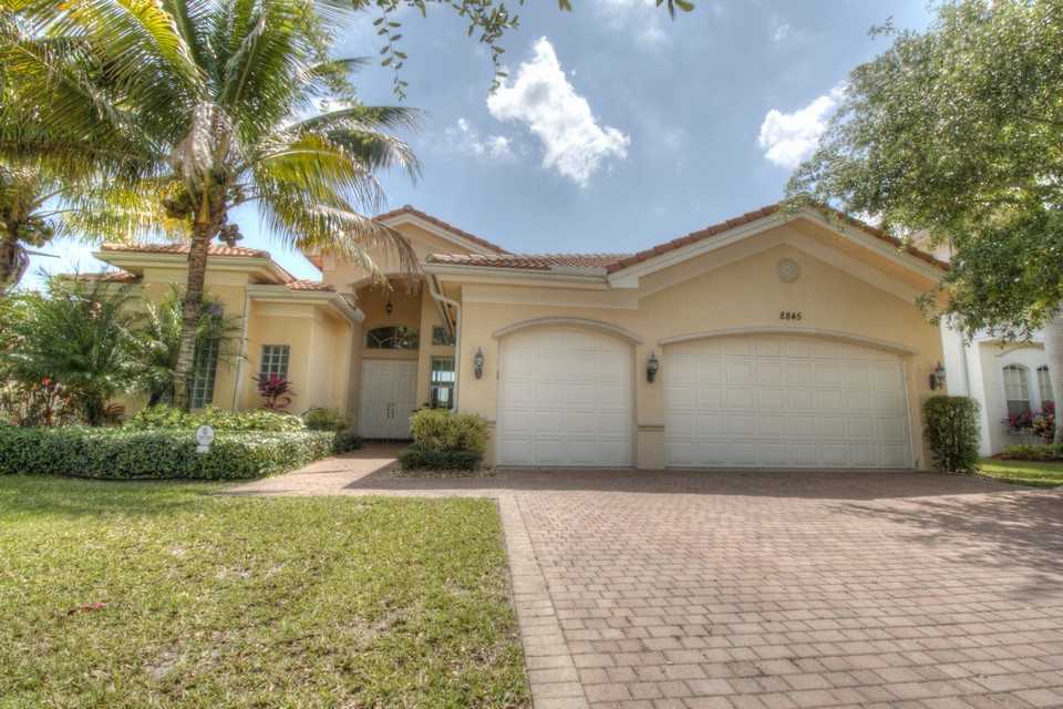 8845 WOODGROVE RIDGE COURT