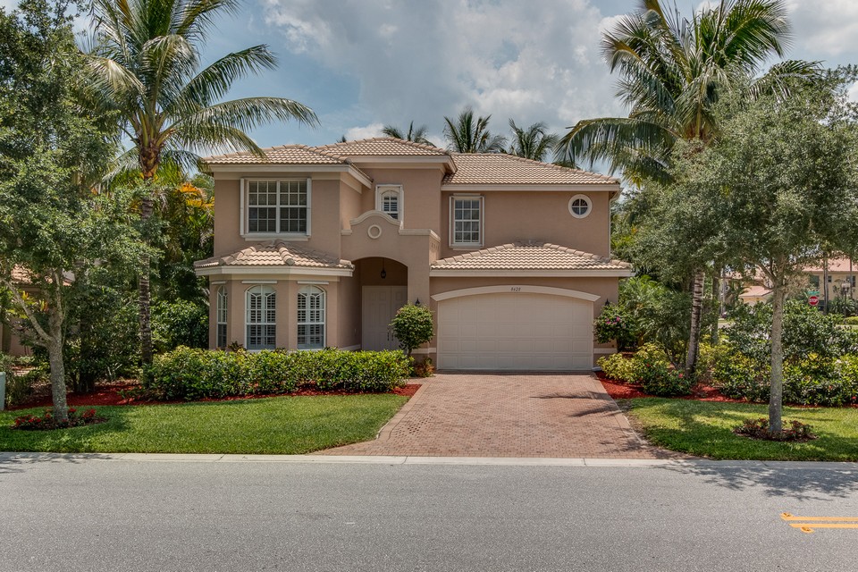 8628 Breezy Oak Way