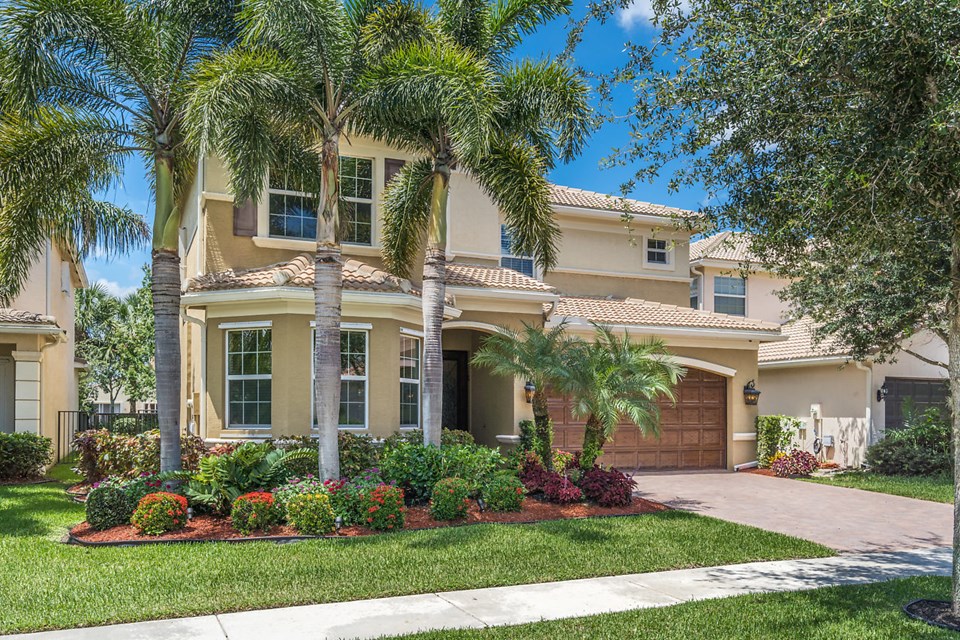 7913 Emerald Winds Circle