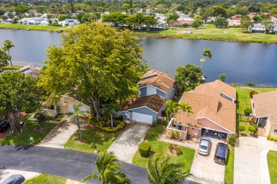 1050 NW 20TH AVENUE