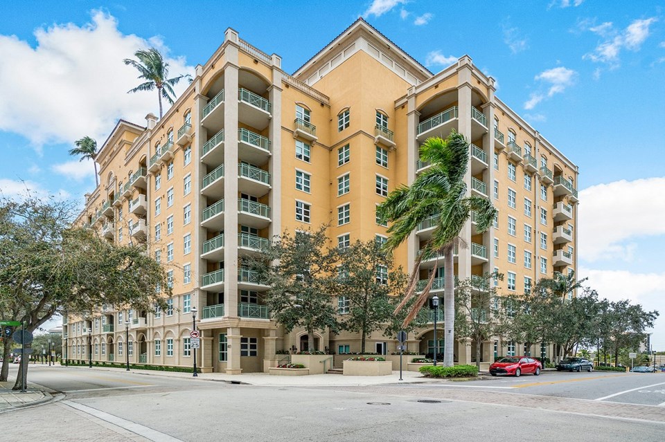 403 South Sapodilla Avenue 611