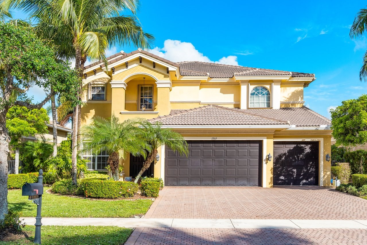 11869 Foxbriar Lake Trail