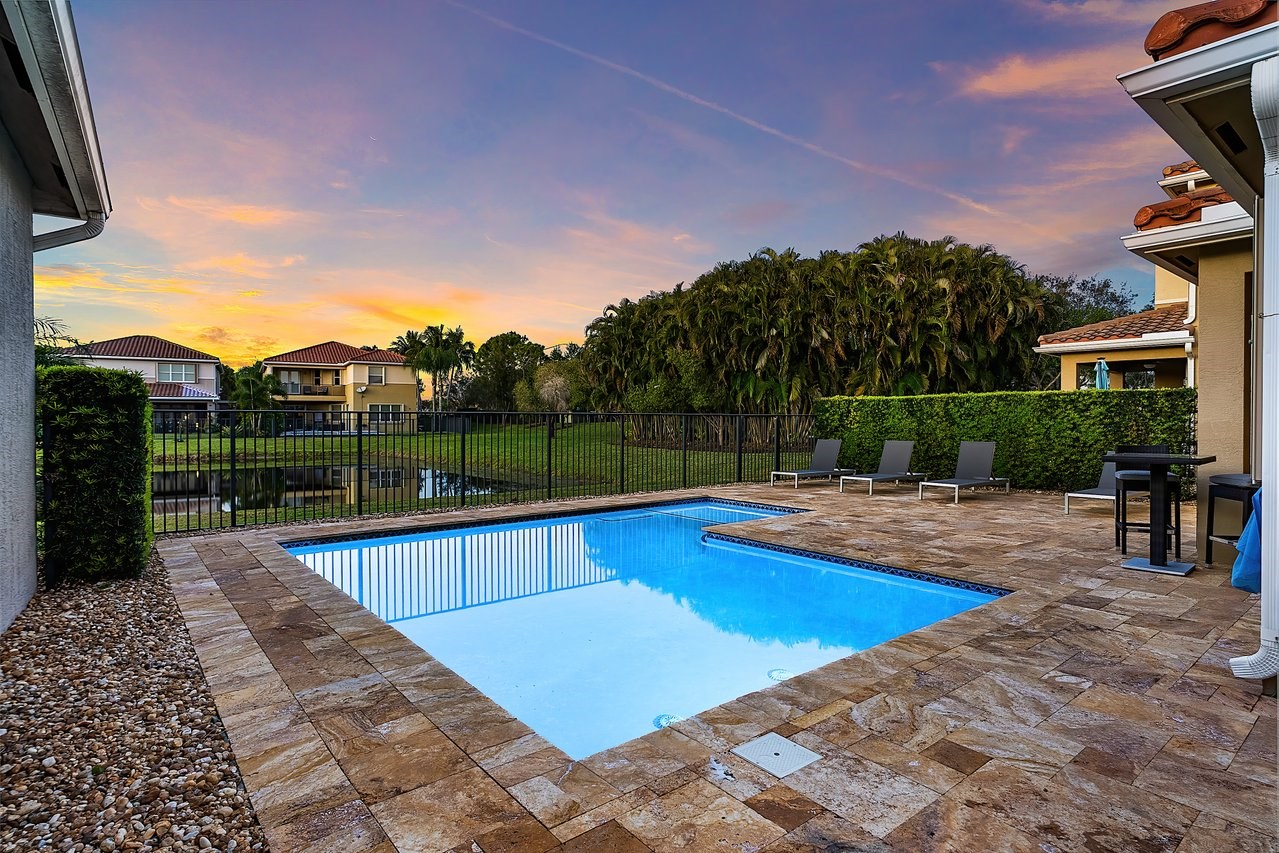 8219 Calabria Lakes Drive