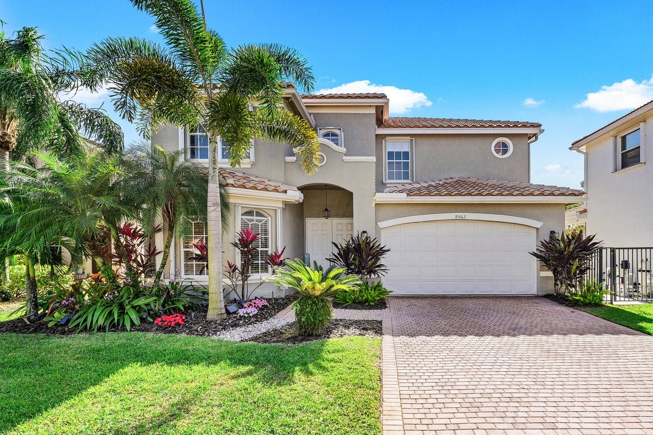 8562 Shallowbrook Cove