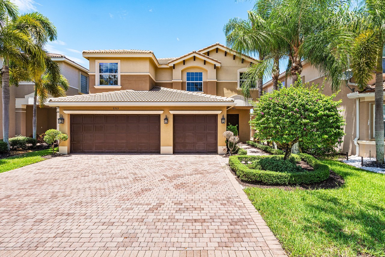 8563 Briar Rose Point